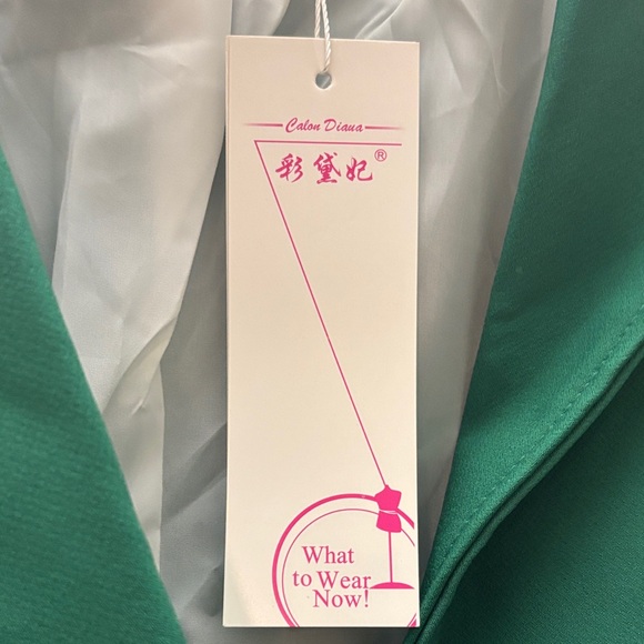 Stylish Green Blazer with Button Accents - Picture 6 of 6